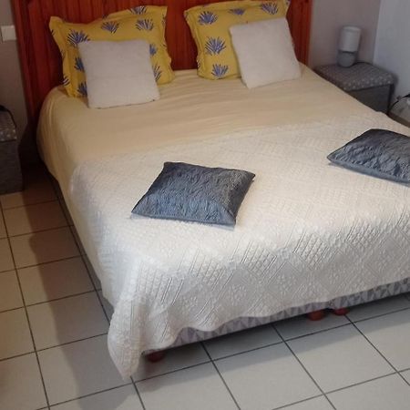 Chambre D'Hotes Les Ormeaux Saint-Georges-des-Côteaux Exterior foto