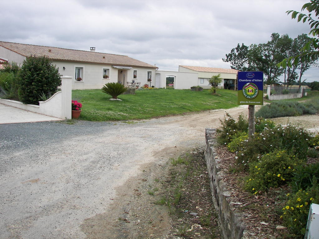 Chambre D'Hotes Les Ormeaux Saint-Georges-des-Côteaux Exterior foto